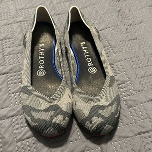 Rothy’s Gray Camo Flats Size 8 Red Sole